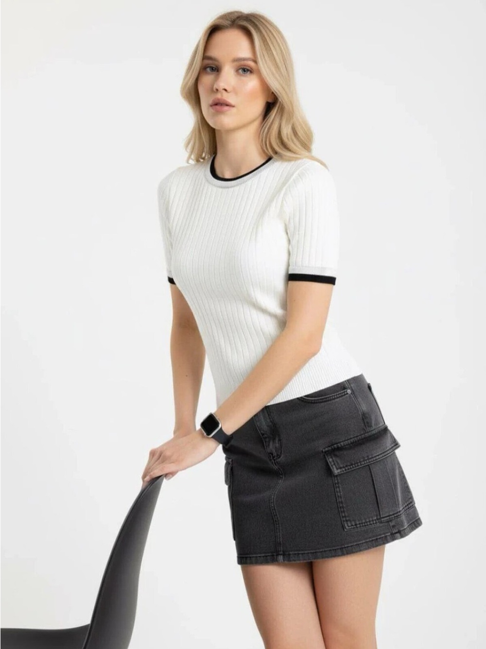 Banana Republic White Black Contrast Trim Shortsleeve Crewneck Fitted Ribbed Top